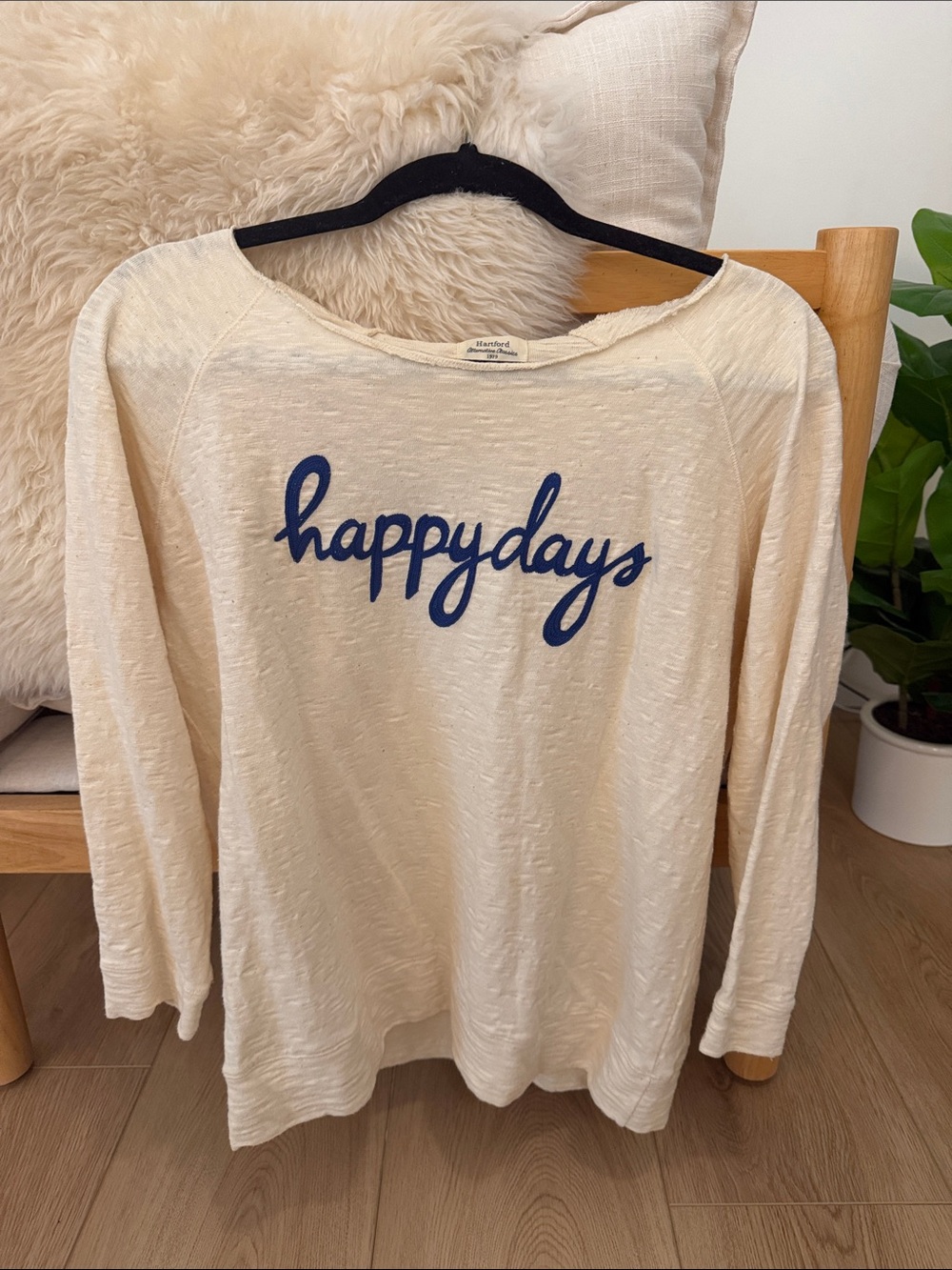 Hartford Cream Long-Sleeve Top with Navy 'happydays' Script